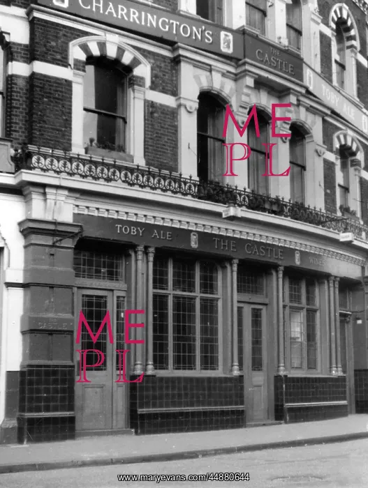 : LONDON PUB / THE CASTLE : LONDON PUB / THE CASTLE