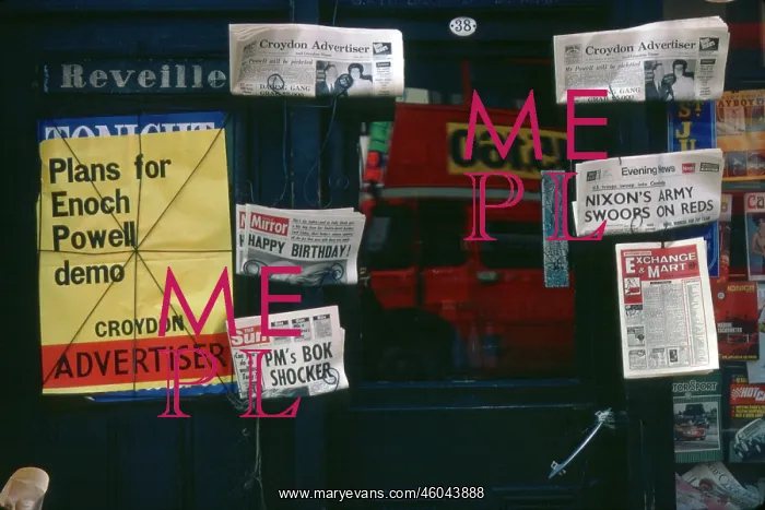: London scenes -- newspapers : London scenes -- newspapers