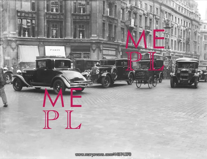 : LONDON TRAFFIC 1930S : LONDON TRAFFIC 1930S