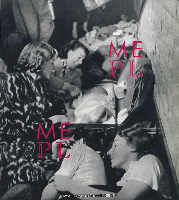 : Londoners sleeping in the Underground during the Blitz : Londoners sleeping in the Underground during the Blitz
