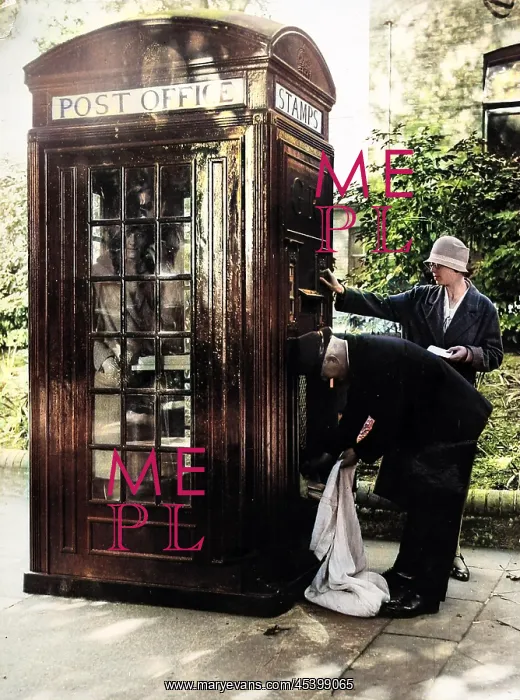 : London's new telephone-post kiosk : London's new telephone-post kiosk