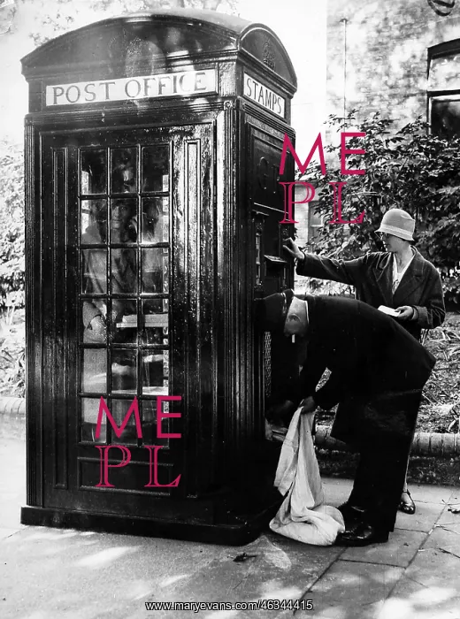 : London's new telephone-post kiosk : London's new telephone-post kiosk