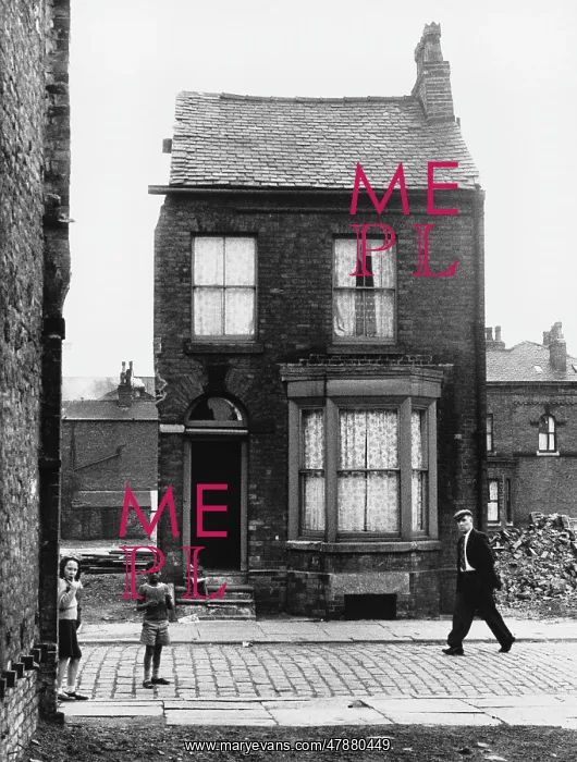 : Lone terraced house Moss Side - Manchester : Lone terraced house Moss Side - Manchester