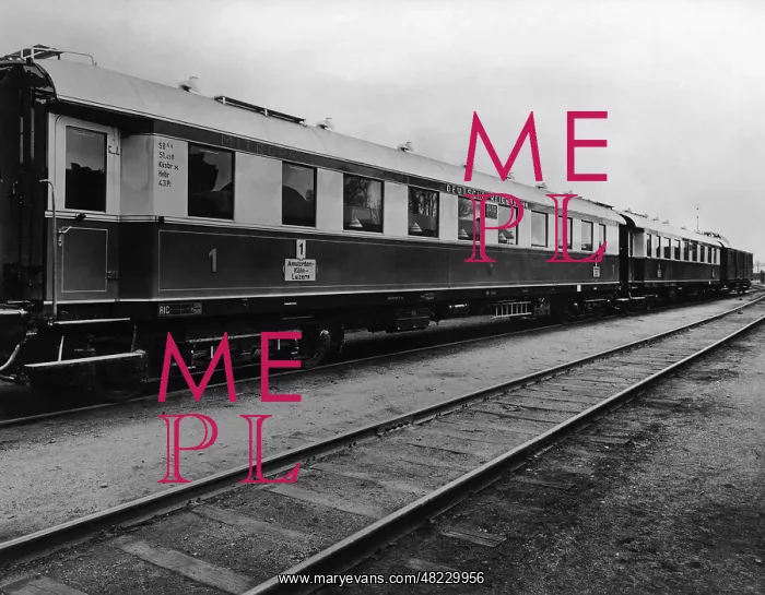 : Long-distance express train, around the 1930s : Long-distance express train, around the 1930s
