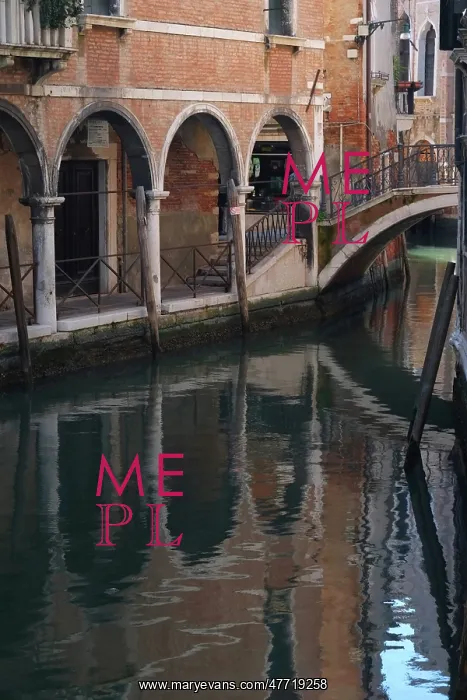 : Looking towards Fondementa Piovan, Venice, with reflections : Looking towards Fondementa Piovan, Venice, with reflections