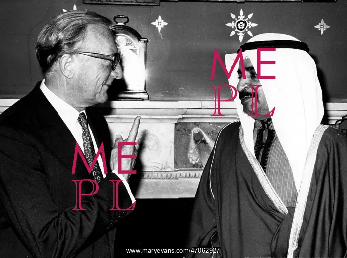 : Lord Carrington and Shaikh Khalifa of Bahrain : Lord Carrington and Shaikh Khalifa of Bahrain