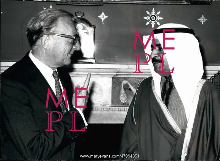 : Lord Carrington and Shaikh Khalifa of Bahrain : Lord Carrington and Shaikh Khalifa of Bahrain