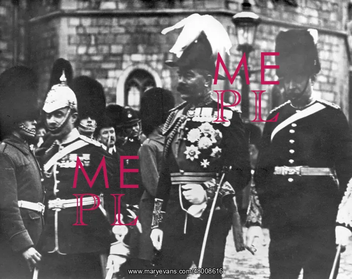 : Lord Herbert Kitchener in ceremonial uniform : Lord Herbert Kitchener in ceremonial uniform