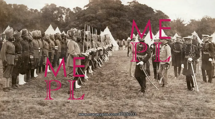 : Lord Kitchener inspecting Indian troops : Lord Kitchener inspecting Indian troops