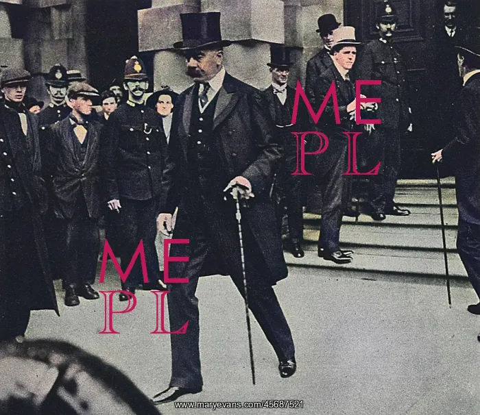 : Lord Kitchener leaving the War Office : Lord Kitchener leaving the War Office