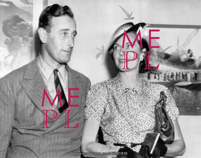 : Lord and Lady Mountbatten arrive in New York : Lord and Lady Mountbatten arrive in New York