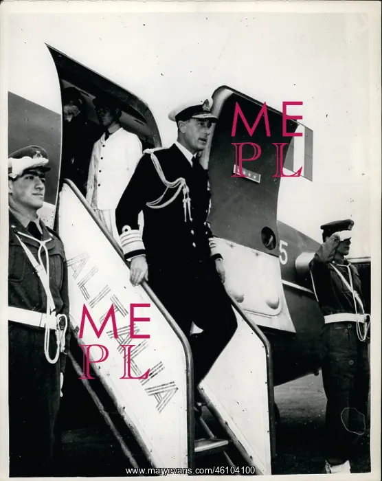 : Lord and Lady Mountbatten arrive in Rome : Lord and Lady Mountbatten arrive in Rome