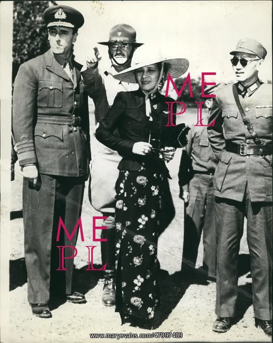 : Lord and Lady Mountbatten and Chiang Kai Shek : Lord and Lady Mountbatten and Chiang Kai Shek