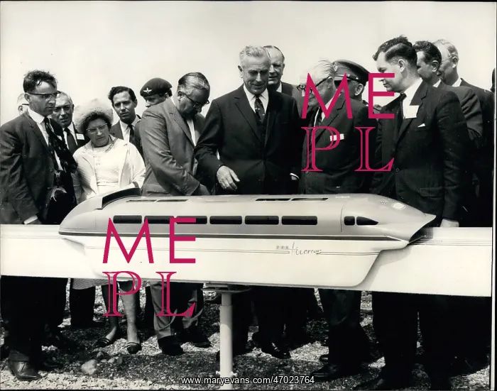 : Lord Mountbatten at Hovershow 66 : Lord Mountbatten at Hovershow 66