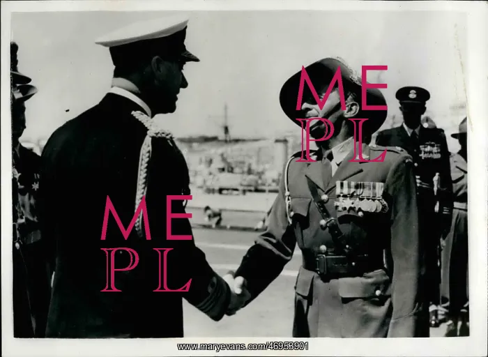 : Lord Mountbatten and Major J J Edwards, Malta : Lord Mountbatten and Major J J Edwards, Malta