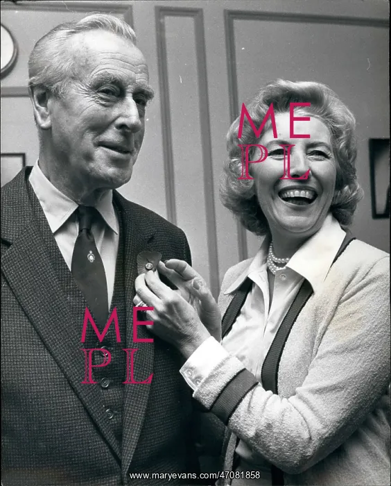 : Lord Mountbatten and Vera Lynn : Lord Mountbatten and Vera Lynn