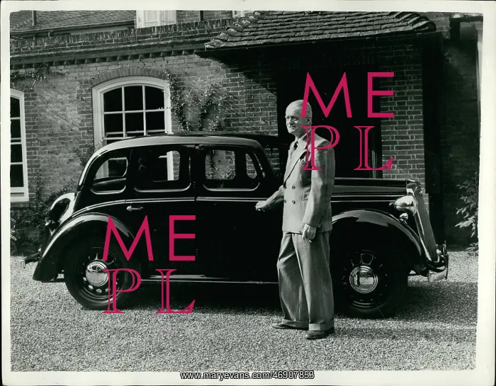 : Lord Nuffield with 1939 Wolseley Eight car : Lord Nuffield with 1939 Wolseley Eight car