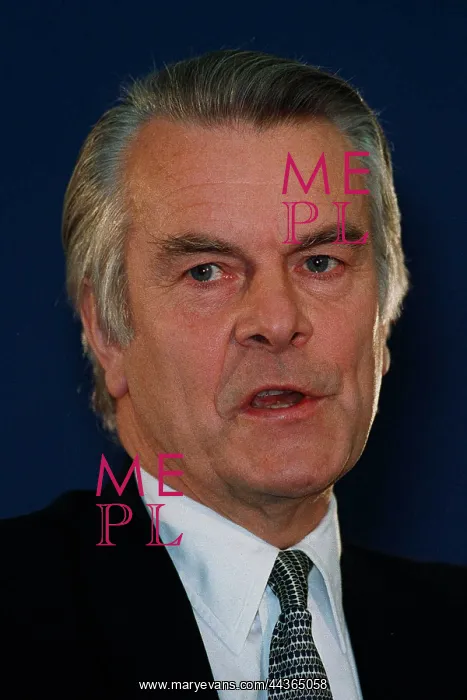  : Lord Owen U.N. Peace Negotiator 06 December 1993