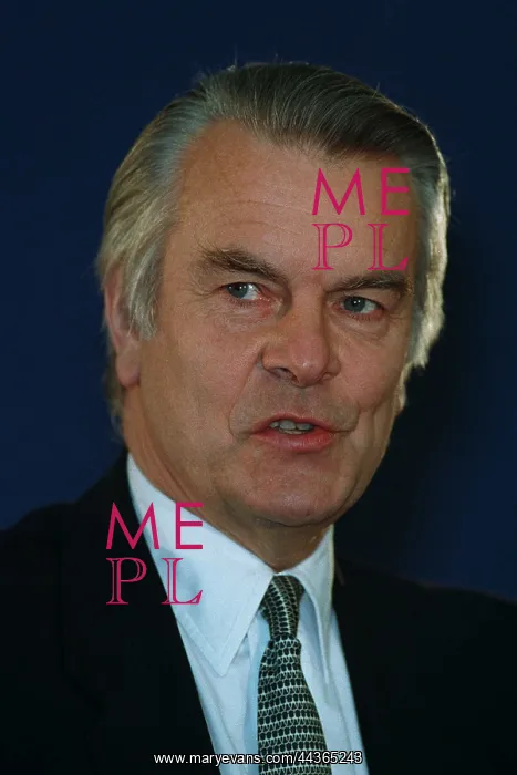  : Lord Owen Un Peace Negotiator 27 January 1994