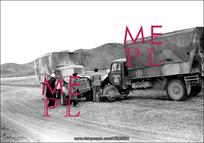 : Lorries in the Thar Desert, India : Lorries in the Thar Desert, India
