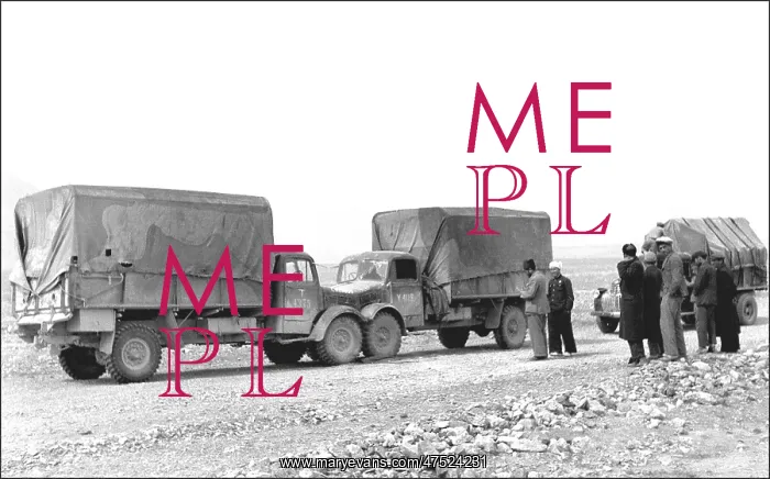 : Lorries in the Thar Desert, India : Lorries in the Thar Desert, India