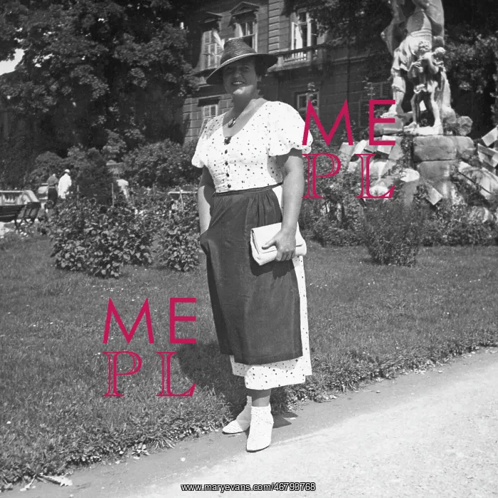 : Lotte Lehmann in Mirabell garden : Lotte Lehmann in Mirabell garden