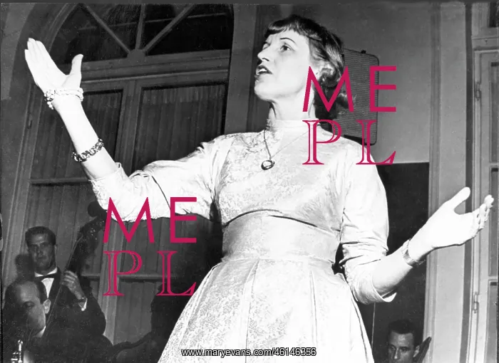 : Lotte Lenya, German singer, performing in Munich : Lotte Lenya, German singer, performing in Munich