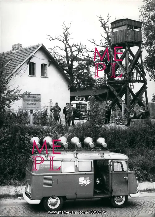 : Loudspeaker wars at border of East and West Berlin : Loudspeaker wars at border of East and West Berlin