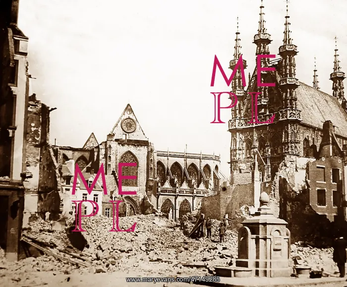  : Louvain Cathedral in ruins, WW1