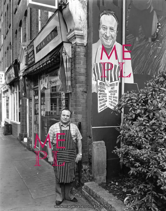 : LOVE ME, LOVE MY MURAL : LOVE ME, LOVE MY MURAL