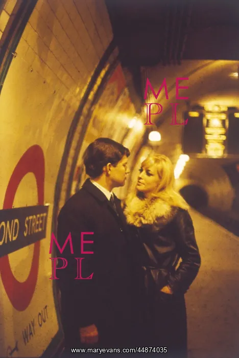 : LOVE ON THE TUBE : LOVE ON THE TUBE
