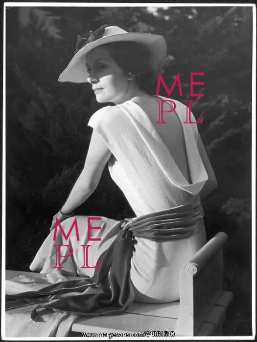 : Low-Back Dress 1930s : Low-Back Dress 1930s