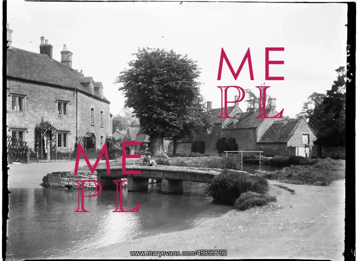: LOWER SLAUGHTER, COTSWOLD, GLOUCESTERSHIRE : LOWER SLAUGHTER, COTSWOLD, GLOUCESTERSHIRE