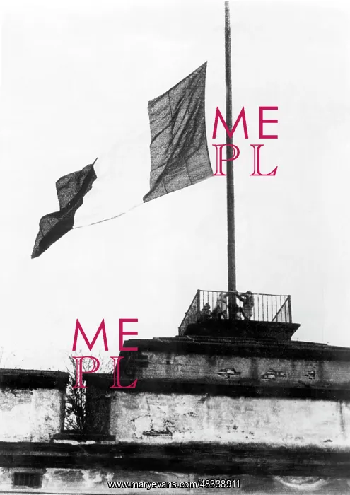 : Lowering of the French flag at the Ehrenbreitstein : Lowering of the French flag at the Ehrenbreitstein
