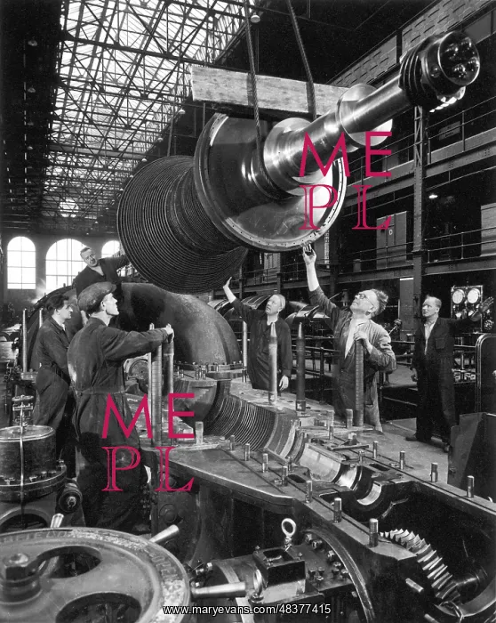 : Lowering a large railway shaft : Lowering a large railway shaft