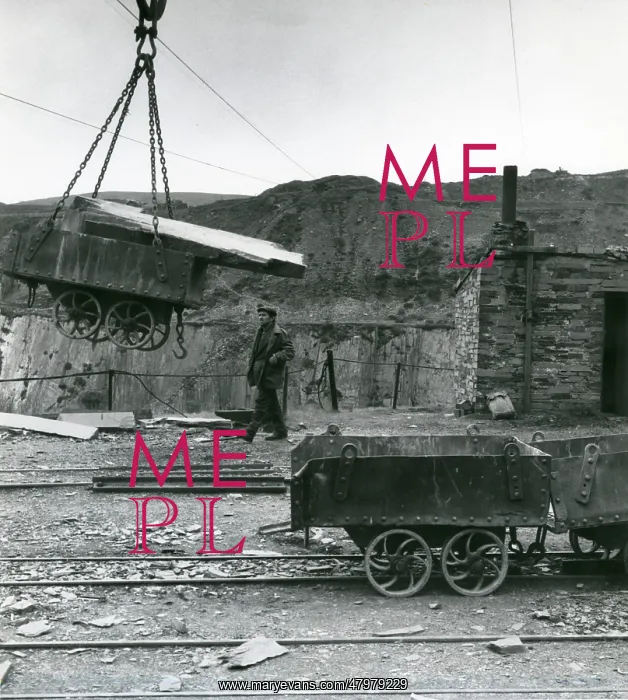 : Lowering a tram, Penyrorsedd Slate Quarry, North Wales : Lowering a tram, Penyrorsedd Slate Quarry, North Wales