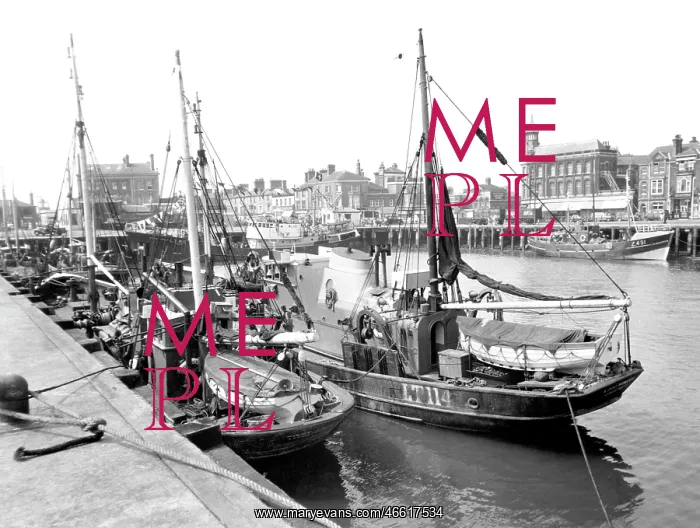  : Lowestoft, Drifters c1955