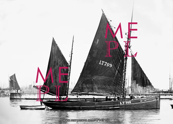  : A Lowestoft trawler