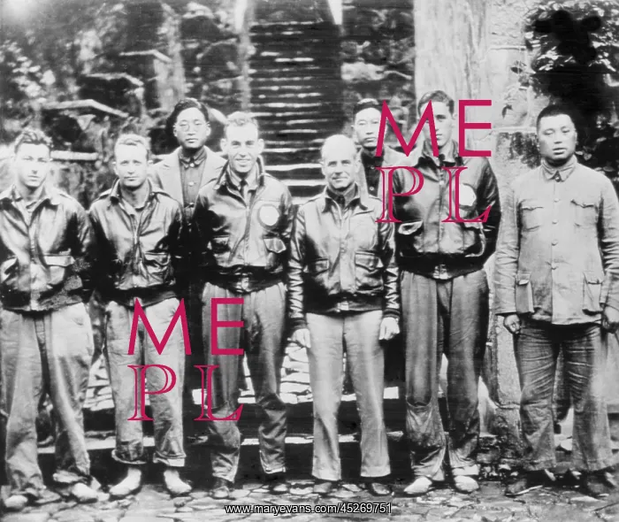  : Lt. Col. Doolittle with members of his flight