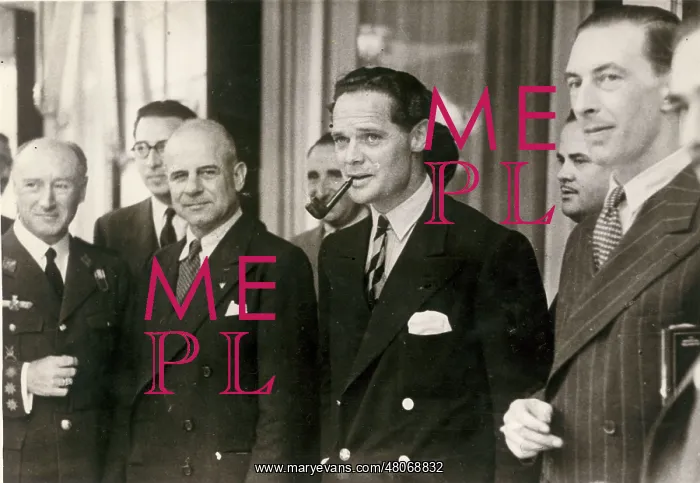 : Lt Gen James Doolittle and Grp Capt Douglas Bader : Lt Gen James Doolittle and Grp Capt Douglas Bader