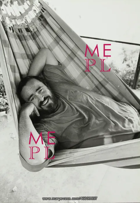 : Luciano Pavarotti in a hammock : Luciano Pavarotti in a hammock