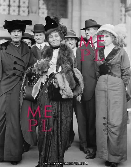 : Lucy Burns (left) with Emmeline Pankhurst : Lucy Burns (left) with Emmeline Pankhurst