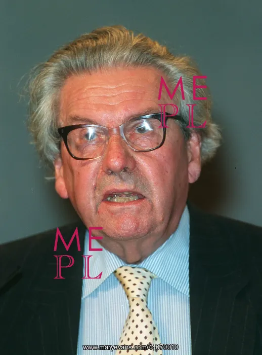  : Ludovic Kennedy