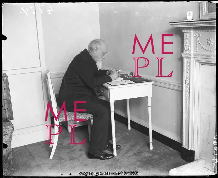 : LUIGI PIRANDELLO : LUIGI PIRANDELLO