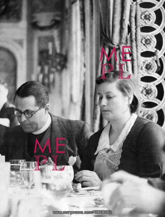 : Lunch at the Ritz Hotel in London, 1939 : Lunch at the Ritz Hotel in London, 1939
