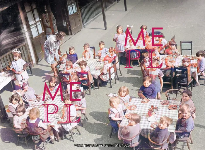 : LUNCHTIME AT NURSERY : LUNCHTIME AT NURSERY