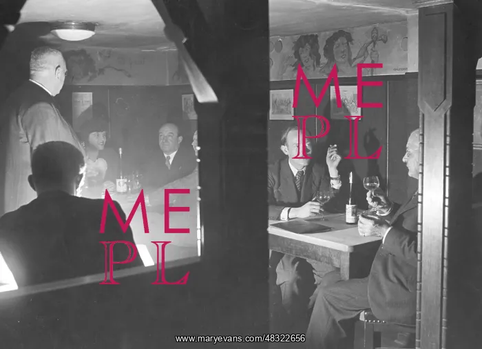 : The Lutter und Wegner wine cellar in Berlin, 1936 : The Lutter und Wegner wine cellar in Berlin, 1936