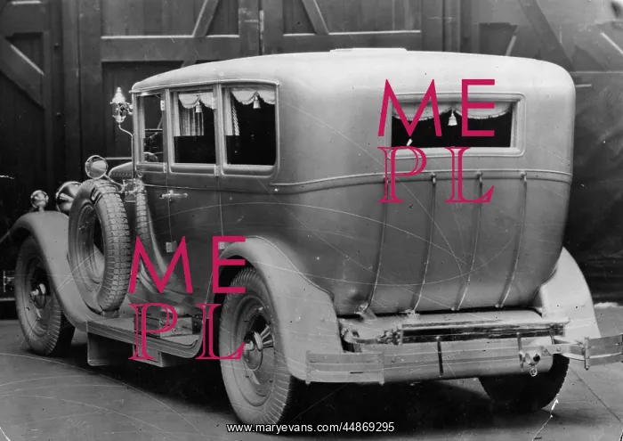 : LUXURIOUS CAR : LUXURIOUS CAR