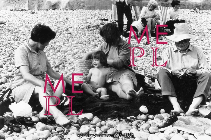 : ON LYME REGIS BEACH : ON LYME REGIS BEACH