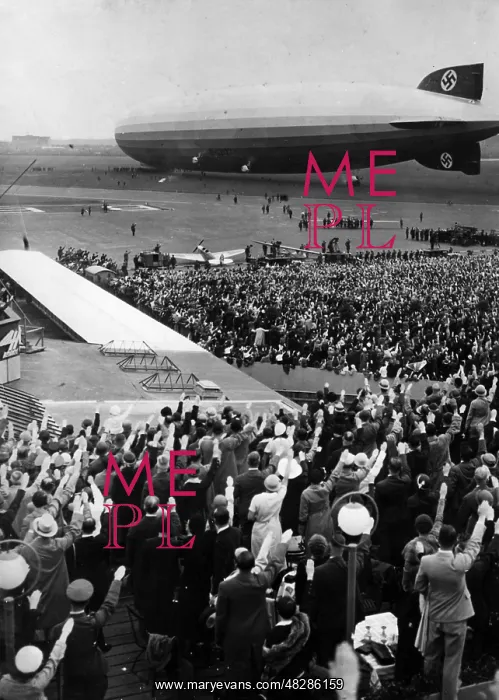 : LZ 127 Graf Zeppelin in Berlin, 1934 : LZ 127 Graf Zeppelin in Berlin, 1934
